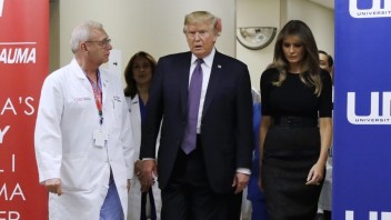 Trump navštívil zranených po masakre v Las Vegas a pochválil lekárov