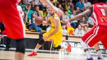 Basketbalisti Komárna sa trápia, prehrali už aj s nováčikom