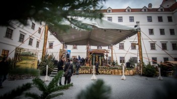 Na Bratislavskom hrade sa opäť začínajú vianočné trhy
