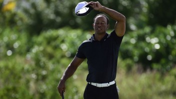 Woods sa vrátil na golfové ihriská a ukázal pôsobivé údery