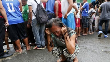 Tropická búrka bičuje Filipíny, spôsobila masívne zosuvy pôdy