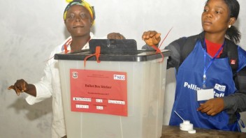 V Libérii volia prezidenta, kandiduje aj bývalá futbalová hviezda