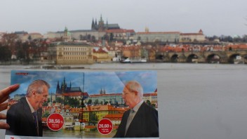 Výsledok volieb v Česku bude veľmi tesný, naznačil prieskum