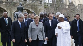 Fico stretol prezidenta Mali, požiadal ho o vydanie Kosíka