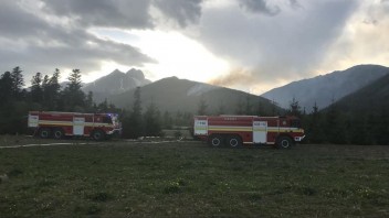 V Tatrách vypukol požiar, stovky ľudí museli evakuovať