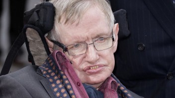Záujem o Hawkingov pohreb je veľký, vyhlásili žrebovanie