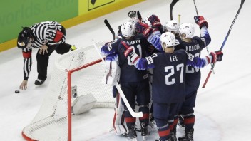 Američania získali bronz, hokejisti Kanady odchádzajú bez medaily