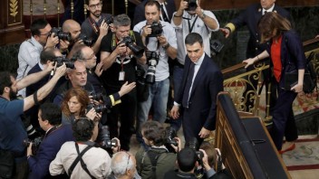 Líder španielskych socialistov zložil sľub, stal sa novým premiérom