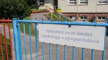Ministerka zasiahla do sporu, šéf ústavu detskej psychológie končí