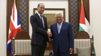 Princ William navštívil Ramalláh, privítala ho kapela aj čestná stráž