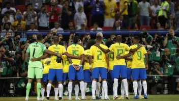 Matku brazílskeho futbalového reprezentanta vtiahli do auta a uniesli