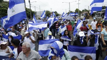 Nikaragujčania chcú prezidentov koniec, protesty majú stovky obetí