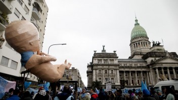 Argentína rozhodovala o legalizacii potratov, Senát zákon odmietol