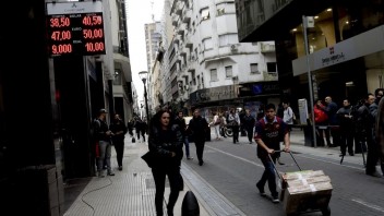 Argentína bojuje s infláciou, peso je na historickom minime