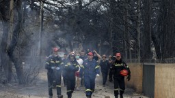 Tragický požiar neďaleko Atén si vyžiadal už takmer stovku obetí