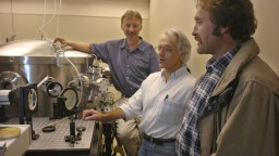 Prevratné objavy v laserovej fyzike získali Nobelovu cenu