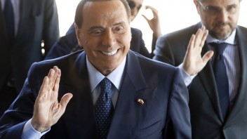 Berlusconi si kúpil futbalový klub a zakázal hráčom množstvo vecí