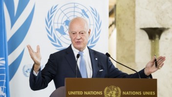 Splnomocnenec OSN pre Sýriu Mistura rezignoval z funkcie