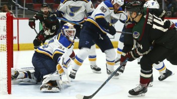NHL: Kojoti prevalcovali St. Louis, Pánik a Tatar hviezdami zápasov
