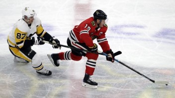 NHL: Chicago zastavilo sériu prehier, Toews pokoril hranicu 700 bodov