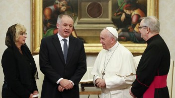Pápež vo Vatikáne prijal Kisku. Prezident mu odovzdal darček