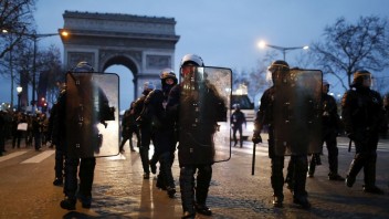 Protesty Francúzov slabnú. Chcú nás zdiskreditovať, tvrdia