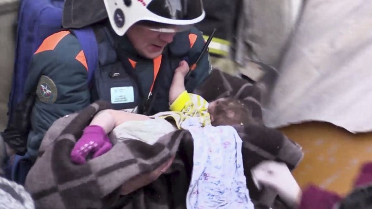 Z ruín v Magnitogorsku sa ozýval plač, zachránili živé bábätko