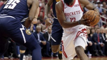 NBA: Houston zdolal Denver, zásluhy si opäť pripísal Harden