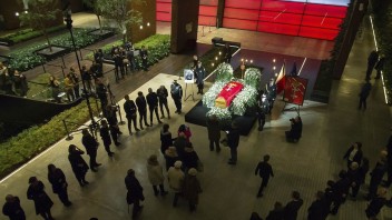 So zavraždeným starostom sa v Poľsku lúčili desaťtisíce ľudí
