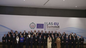 Začal sa historicky prvý summit EÚ a Ligy arabských štátov