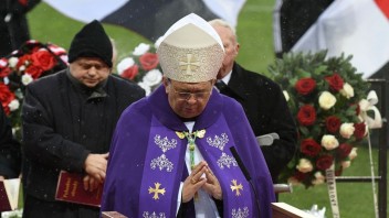 Cirkev zasiahla do kampane, biskup hovorí o ťažkom hriechu