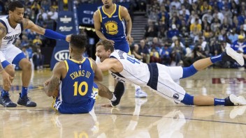 NBA: Warriors nečakane podľahli Dallasu, Dončič s triple-double