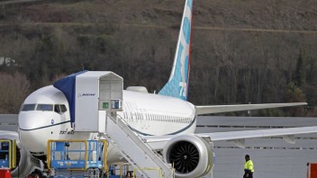 Boeing po haváriách dočasne obmedzuje výrobu modelu 737 MAX