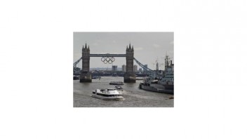 Na Londýnsky Tower bridge zavesili olympijske kruhy