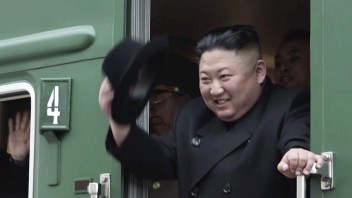 Kim dorazil do Vladivostoku. Po fiasku s Trumpom ho prijme Putin