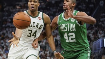 NBA: Bucks odpovedali na neúspešný vstup do série, Celtics zdolali