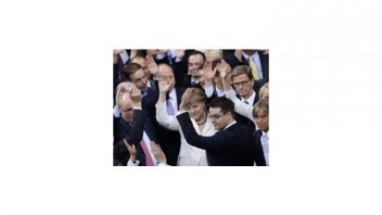 Nemecký parlament odhlasoval fiškálny pakt a trvalý euroval