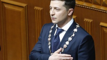 Nový prezident Ukrajiny zložil sľub a rozpustil parlament