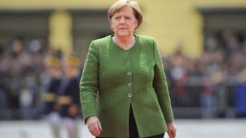 Merkelovej blok výrazne stratil, ultrapravici to ale nepomohlo