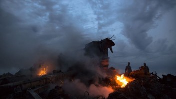 Putin nesúhlasí so závermi o zostrelení MH17 Rusmi, viní Ukrajinu