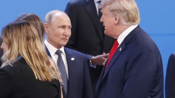 Trump sa má na summite lídrov G20 stretnúť aj s Putinom