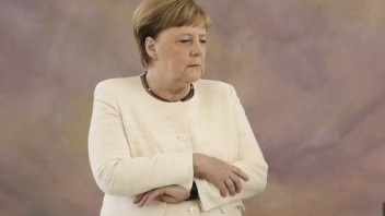 Merkelová sa vyjadrila k triaškam, záujmu novinárov rozumie