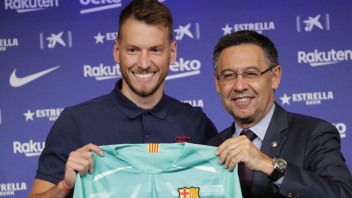 Barcelona predstavila posilu, je ňou nový brankár