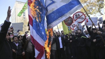 Irán by vo vojne s USA zúrivo zbombardoval aj Izrael, varuje šéf Hizballáhu