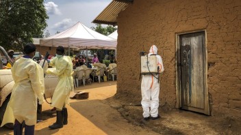 Ebola sa vrátila, zaznamenali ju v doteraz najväčšom meste