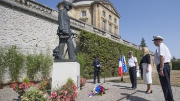 Čaputová si pri parížskom observatóriu uctila pamiatku Štefánika