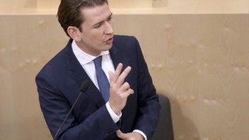 Rakúsky exkancelár Kurz nevylučuje koalíciu s krajnou pravicou