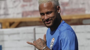 Neexistujú dôkazy, Neymara za údajné znásilnenie stíhať nebudú