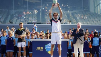 Porazil Djokoviča a nakoniec sa stal aj víťazom. Medvedev vyhral ATP