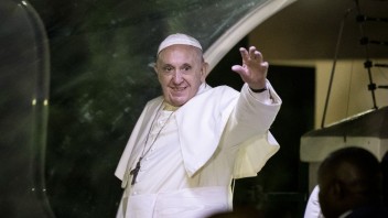 Pápež začal turné po Afrike, v Mozambiku bude hovoriť o mieri